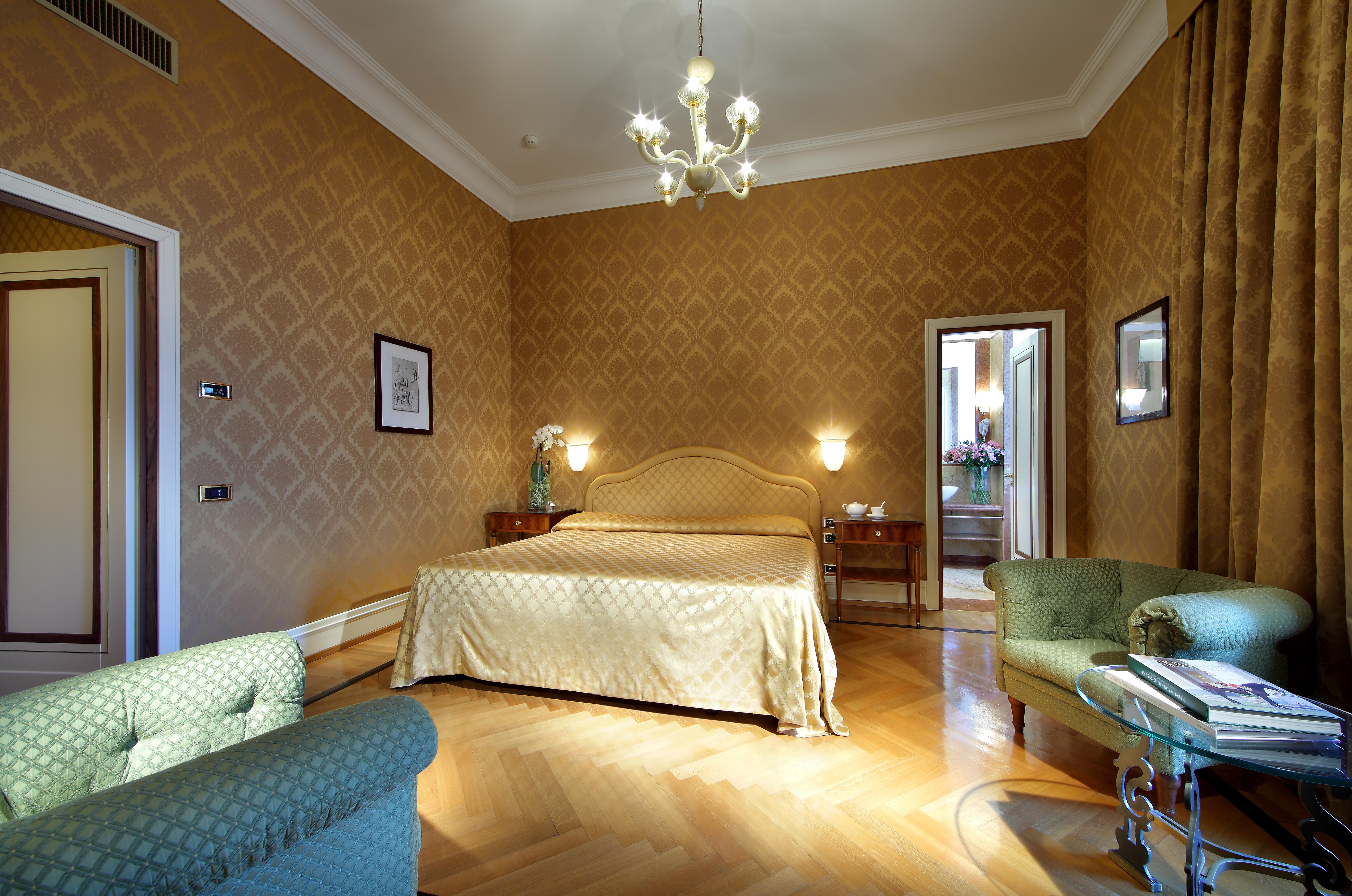 ยูโรสตาร์ส เอ็กเซลซิออร์ โฮเต็ล Hotel เนเปิลส์ ภายนอก รูปภาพ