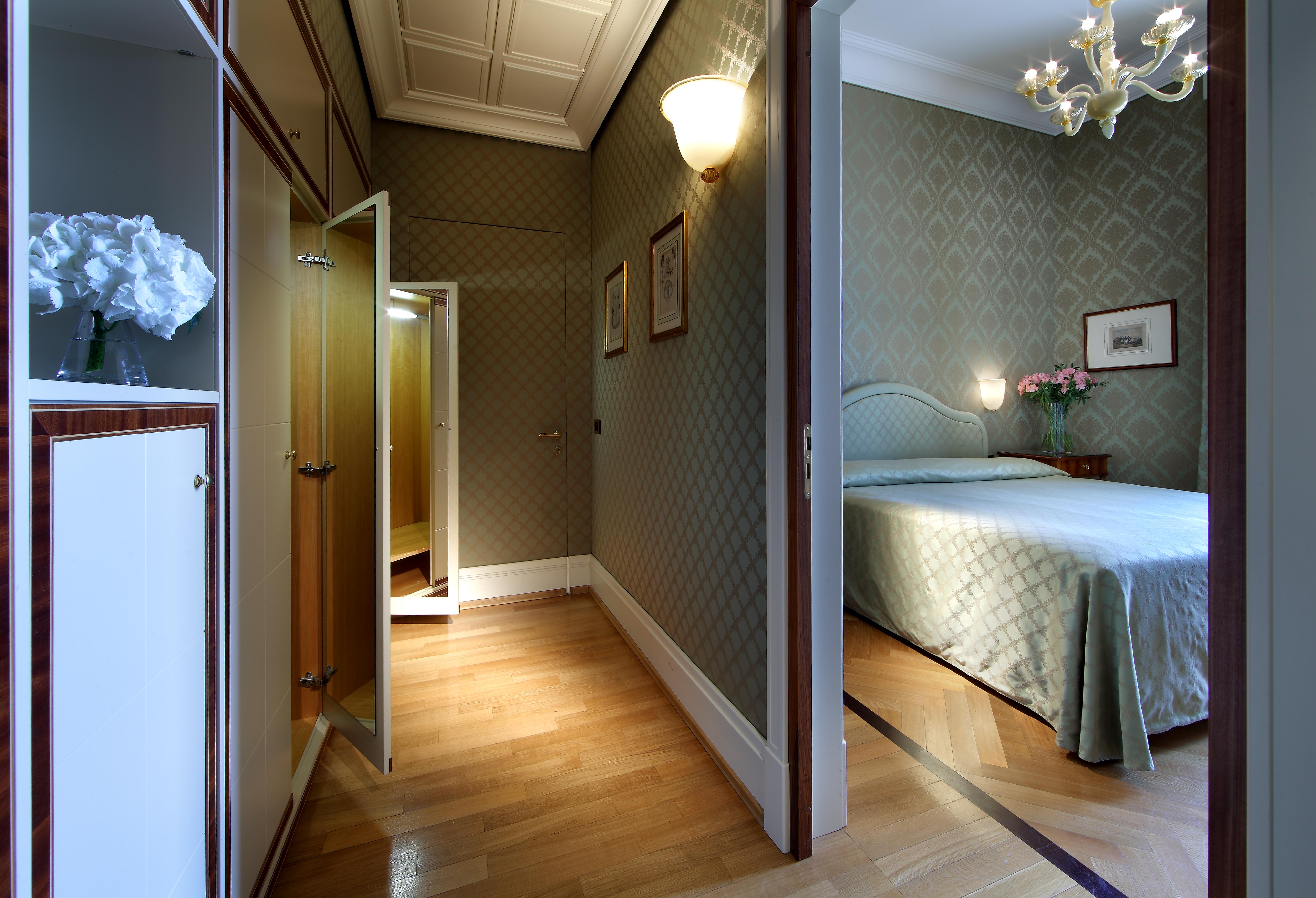 ยูโรสตาร์ส เอ็กเซลซิออร์ โฮเต็ล Hotel เนเปิลส์ ภายนอก รูปภาพ