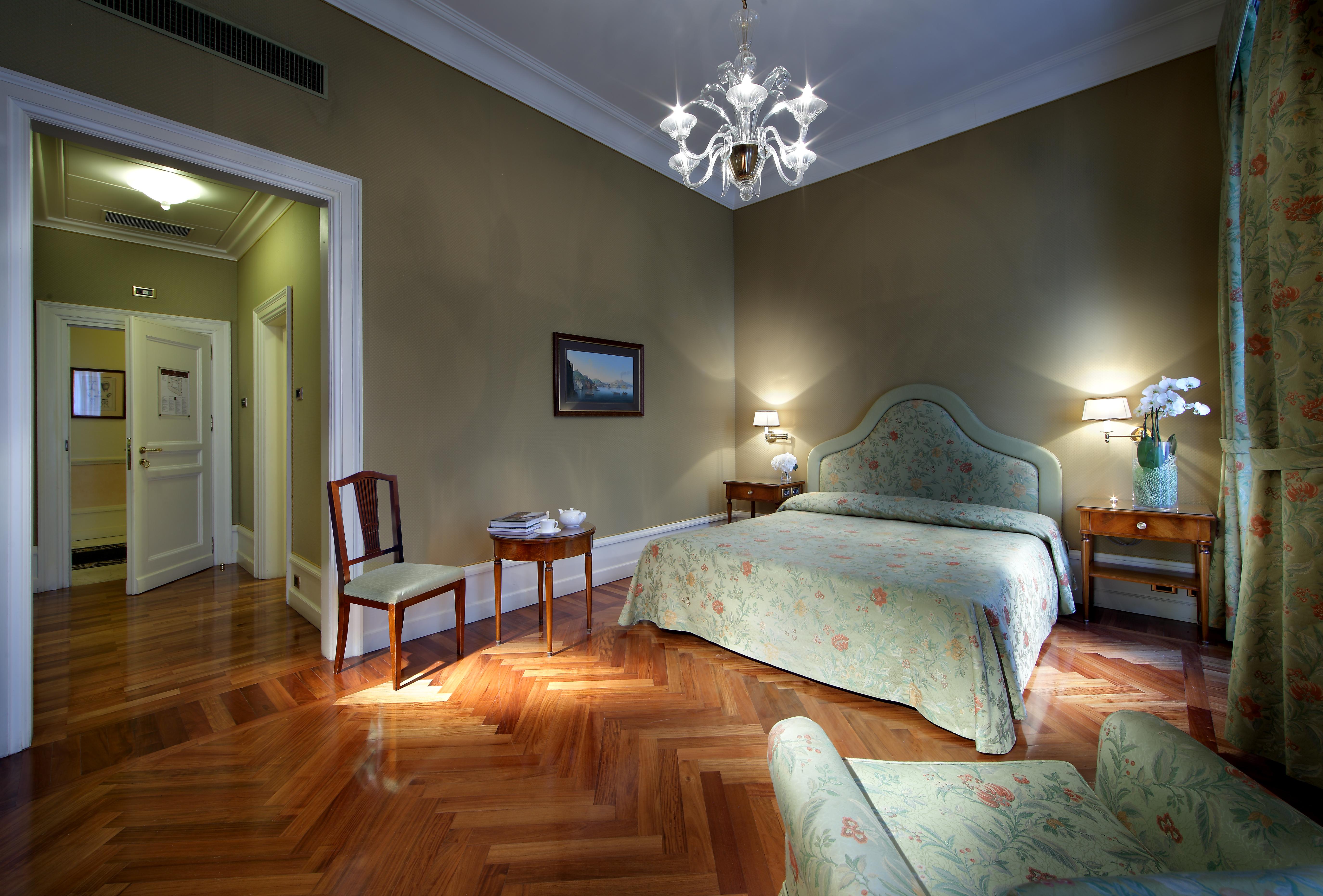 ยูโรสตาร์ส เอ็กเซลซิออร์ โฮเต็ล Hotel เนเปิลส์ ภายนอก รูปภาพ