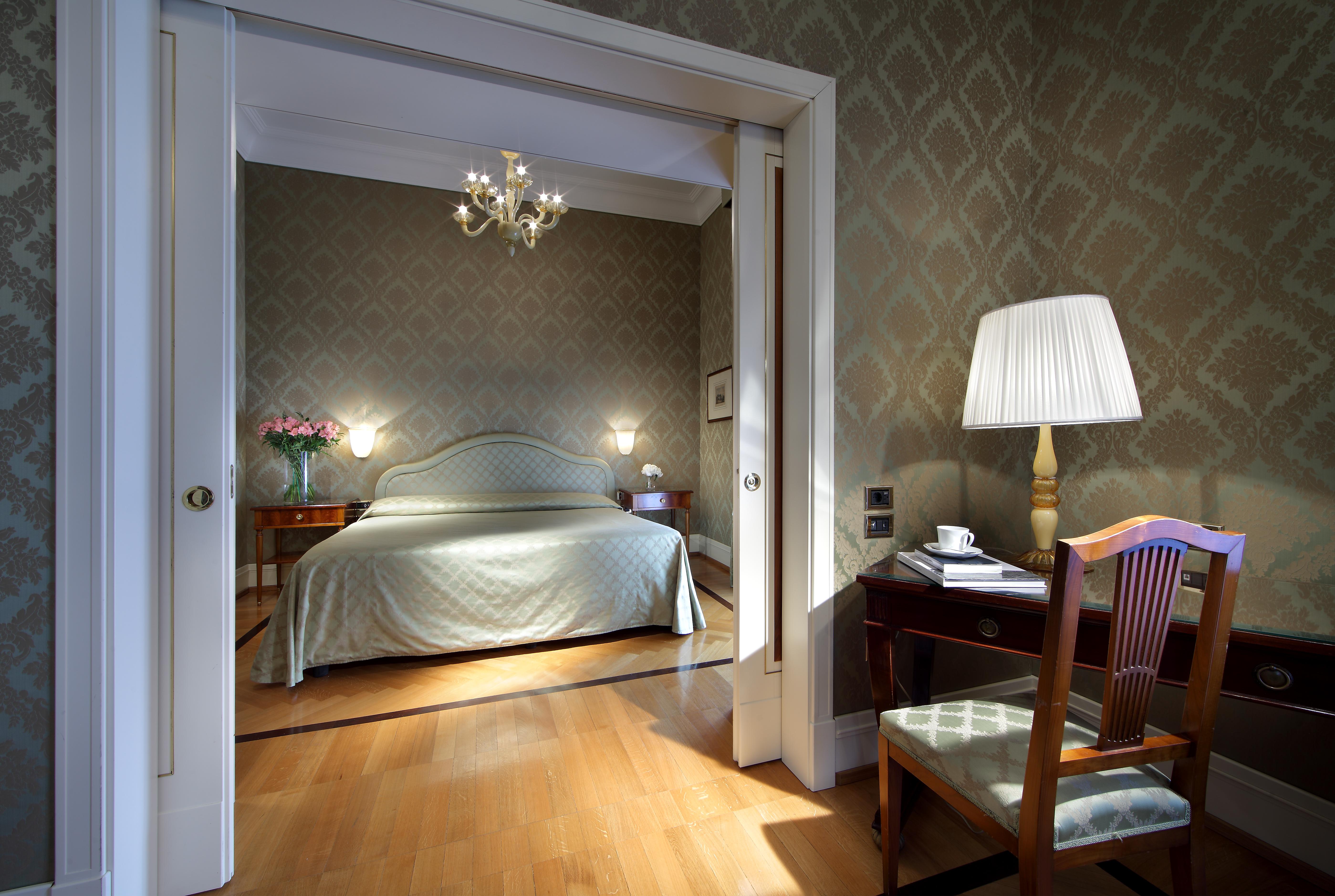 ยูโรสตาร์ส เอ็กเซลซิออร์ โฮเต็ล Hotel เนเปิลส์ ภายนอก รูปภาพ