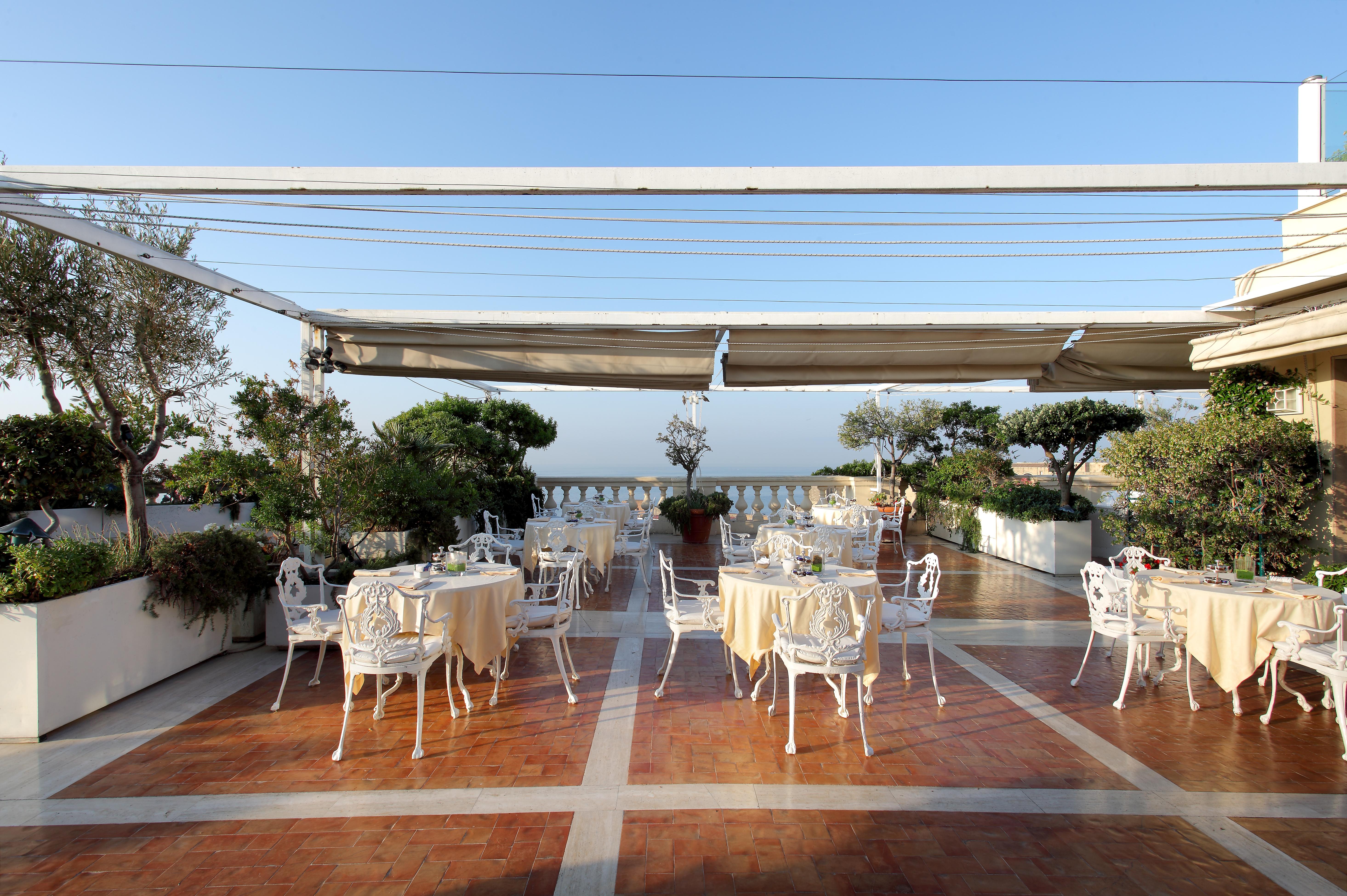 ยูโรสตาร์ส เอ็กเซลซิออร์ โฮเต็ล Hotel เนเปิลส์ ภายนอก รูปภาพ
