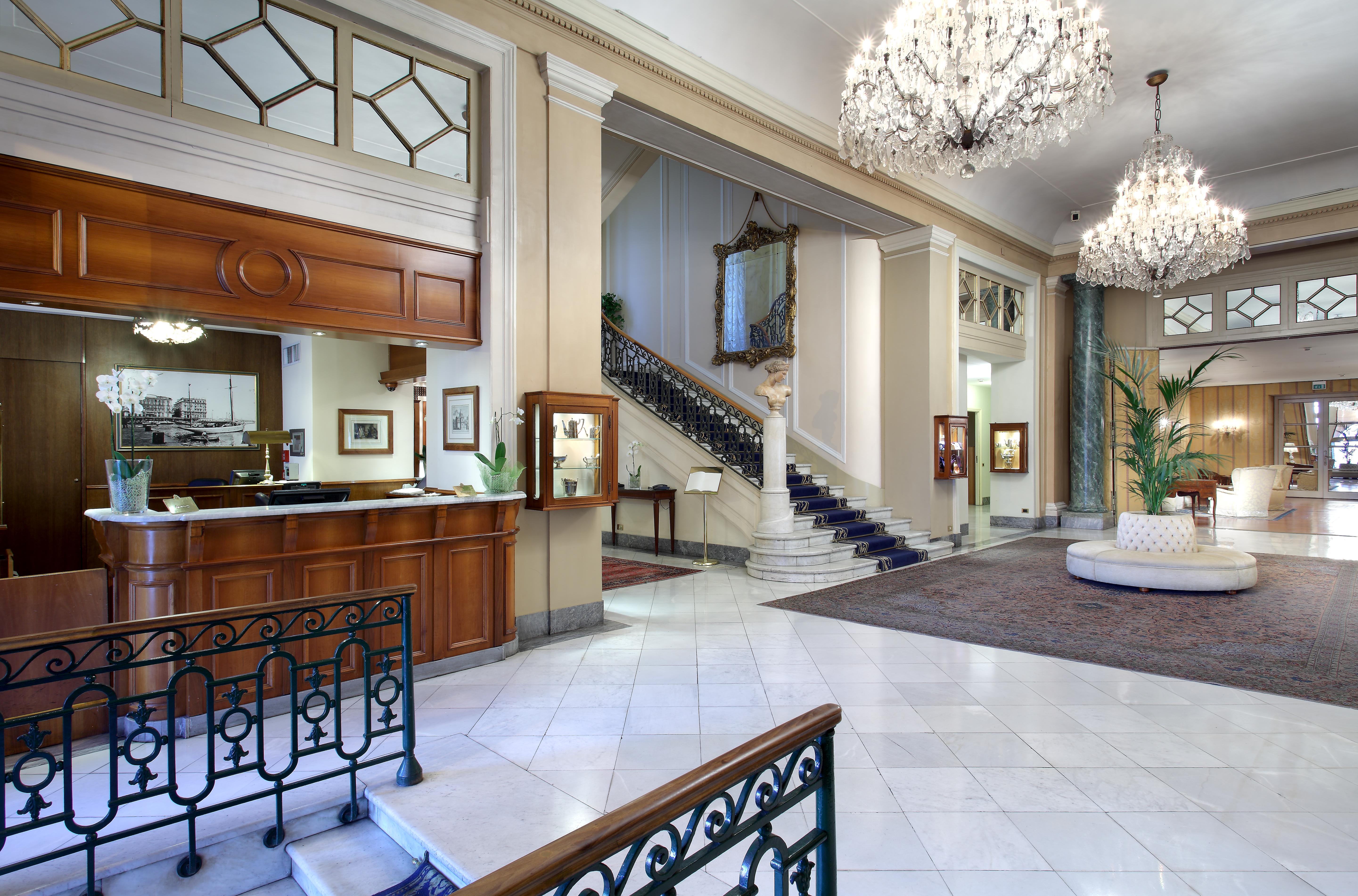 ยูโรสตาร์ส เอ็กเซลซิออร์ โฮเต็ล Hotel เนเปิลส์ ภายนอก รูปภาพ