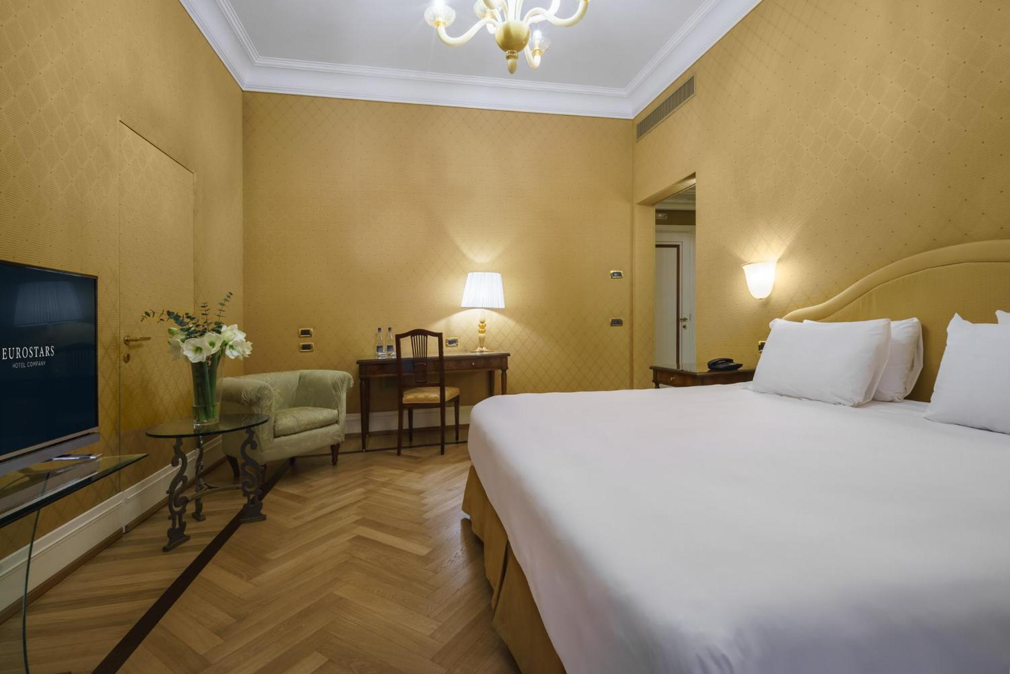 ยูโรสตาร์ส เอ็กเซลซิออร์ โฮเต็ล Hotel เนเปิลส์ ภายนอก รูปภาพ