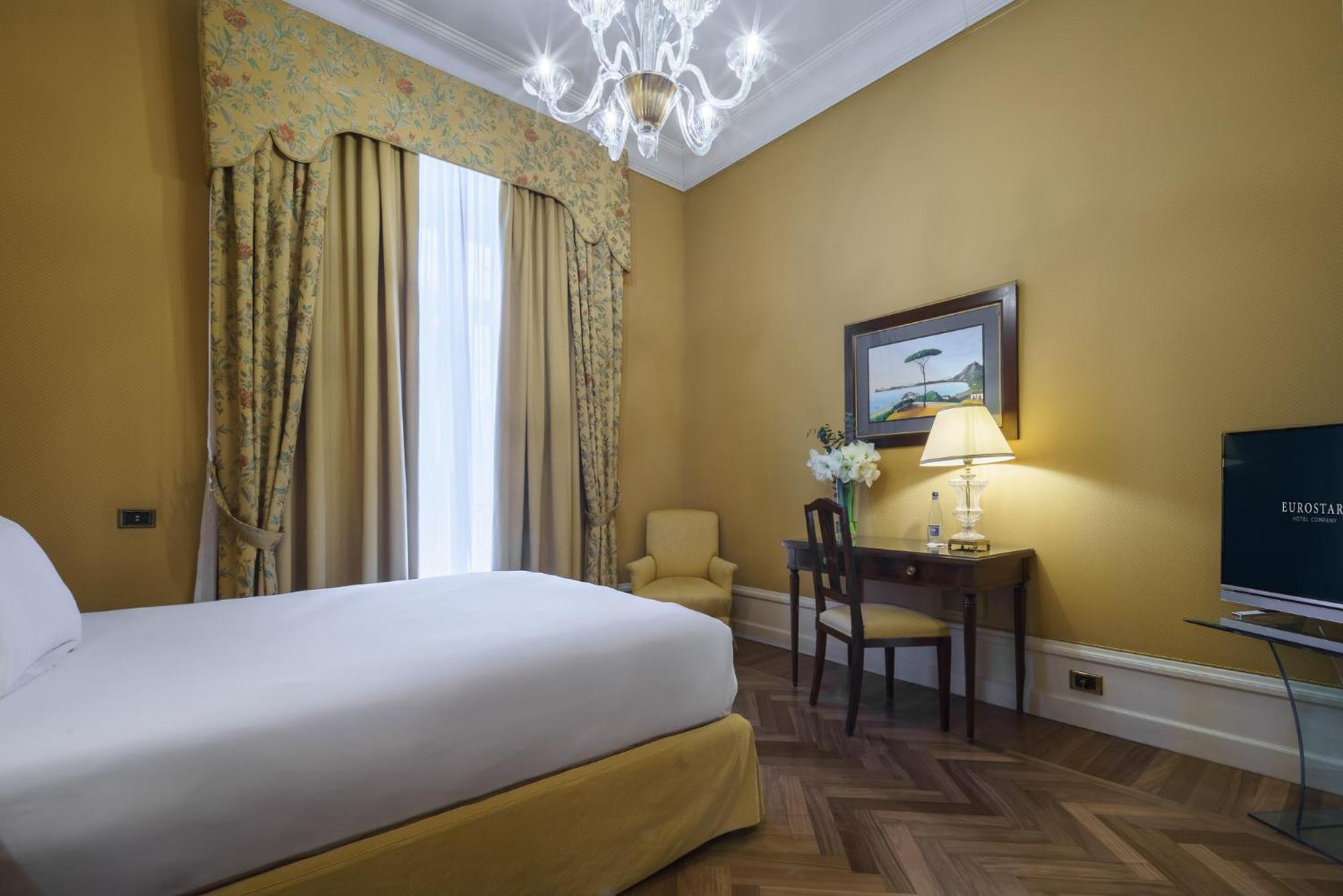 ยูโรสตาร์ส เอ็กเซลซิออร์ โฮเต็ล Hotel เนเปิลส์ ภายนอก รูปภาพ