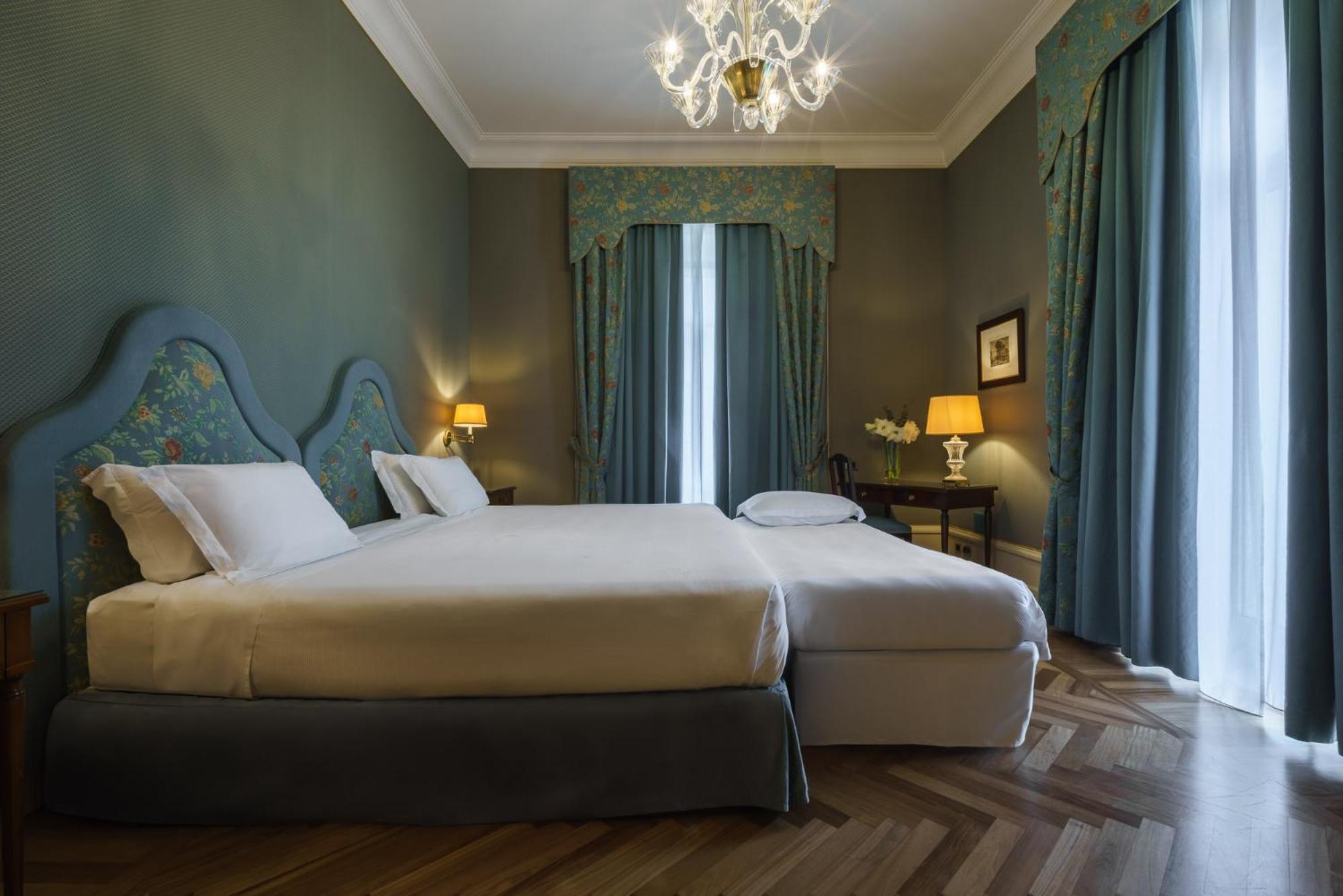 ยูโรสตาร์ส เอ็กเซลซิออร์ โฮเต็ล Hotel เนเปิลส์ ภายนอก รูปภาพ