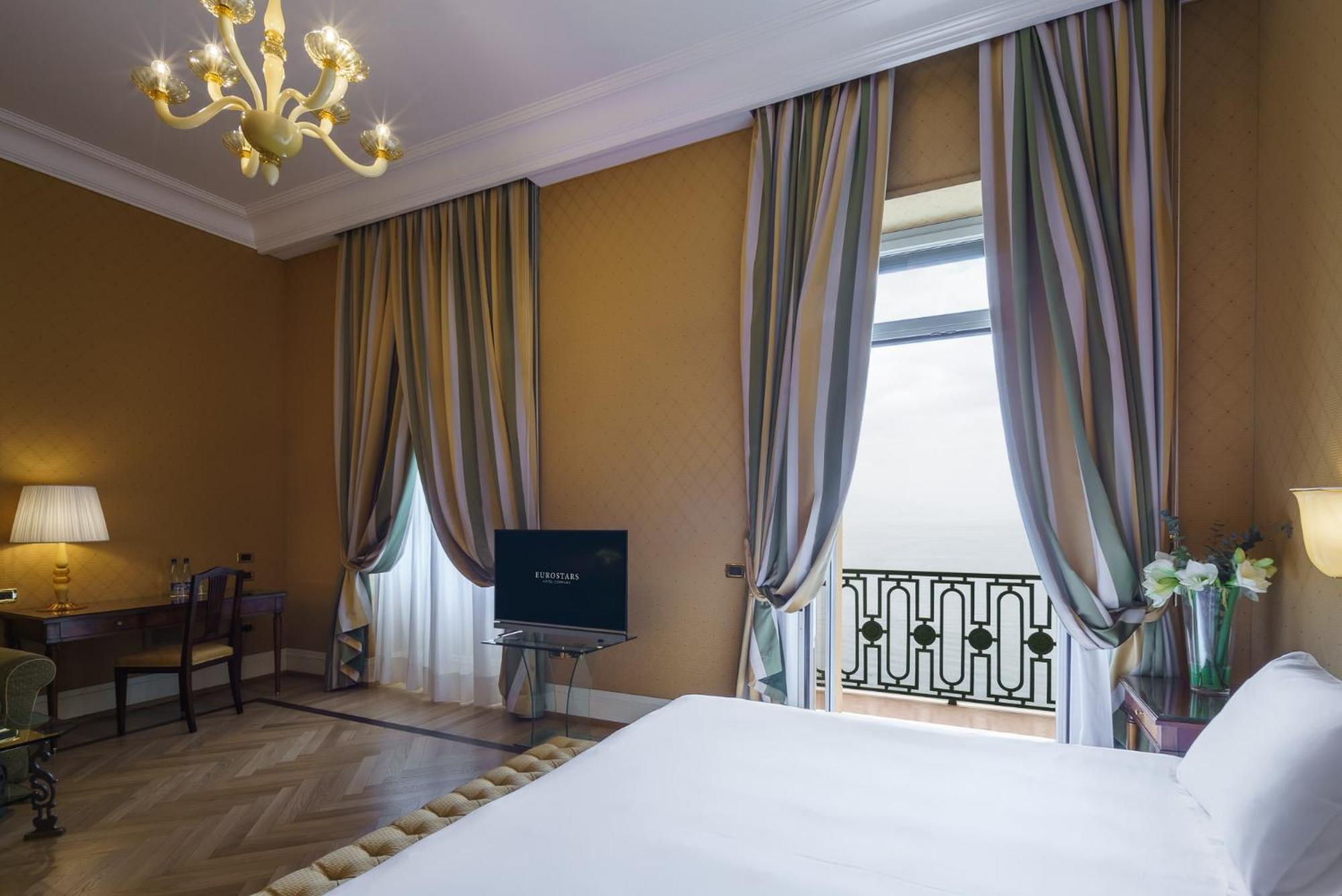 ยูโรสตาร์ส เอ็กเซลซิออร์ โฮเต็ล Hotel เนเปิลส์ ภายนอก รูปภาพ