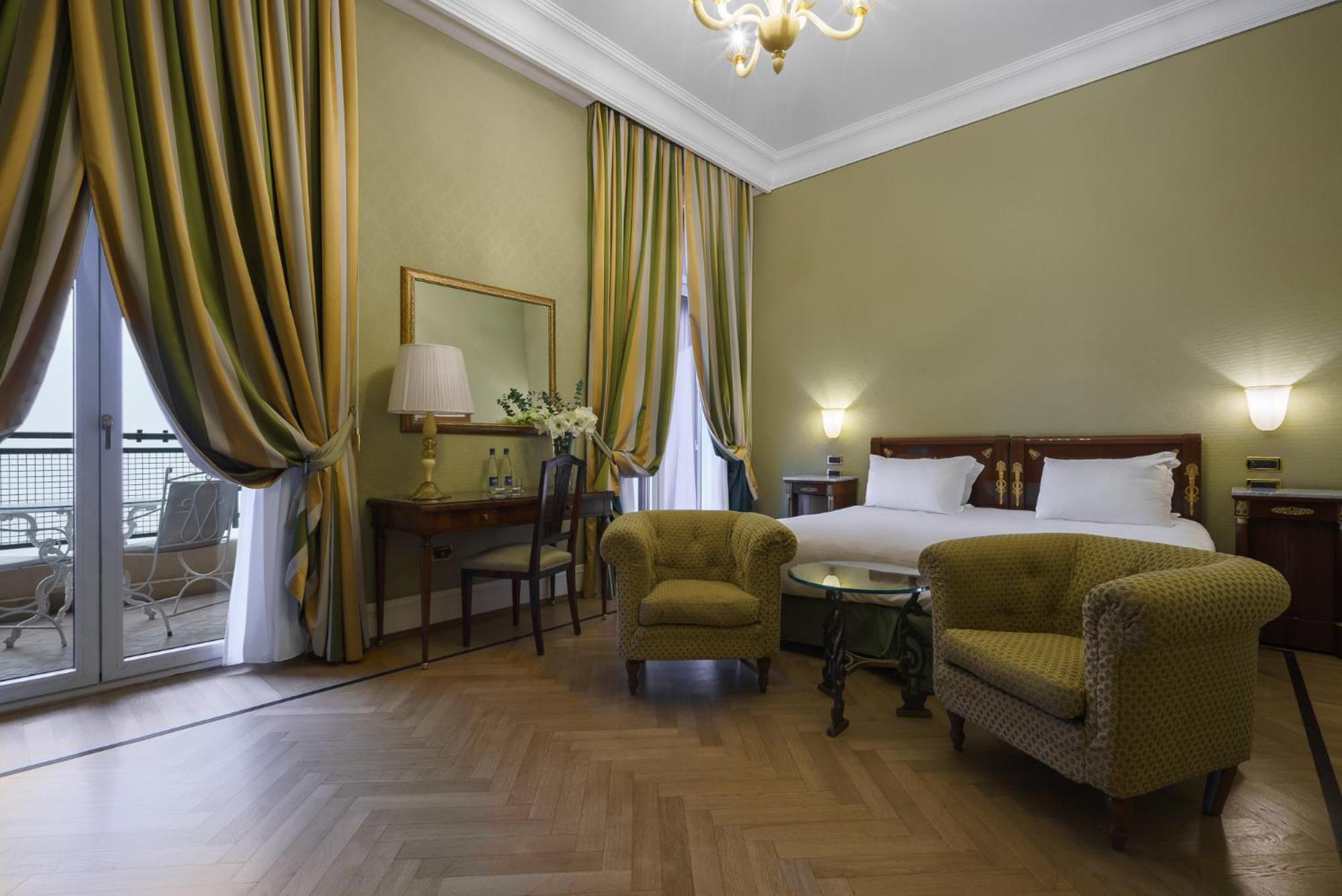 ยูโรสตาร์ส เอ็กเซลซิออร์ โฮเต็ล Hotel เนเปิลส์ ภายนอก รูปภาพ