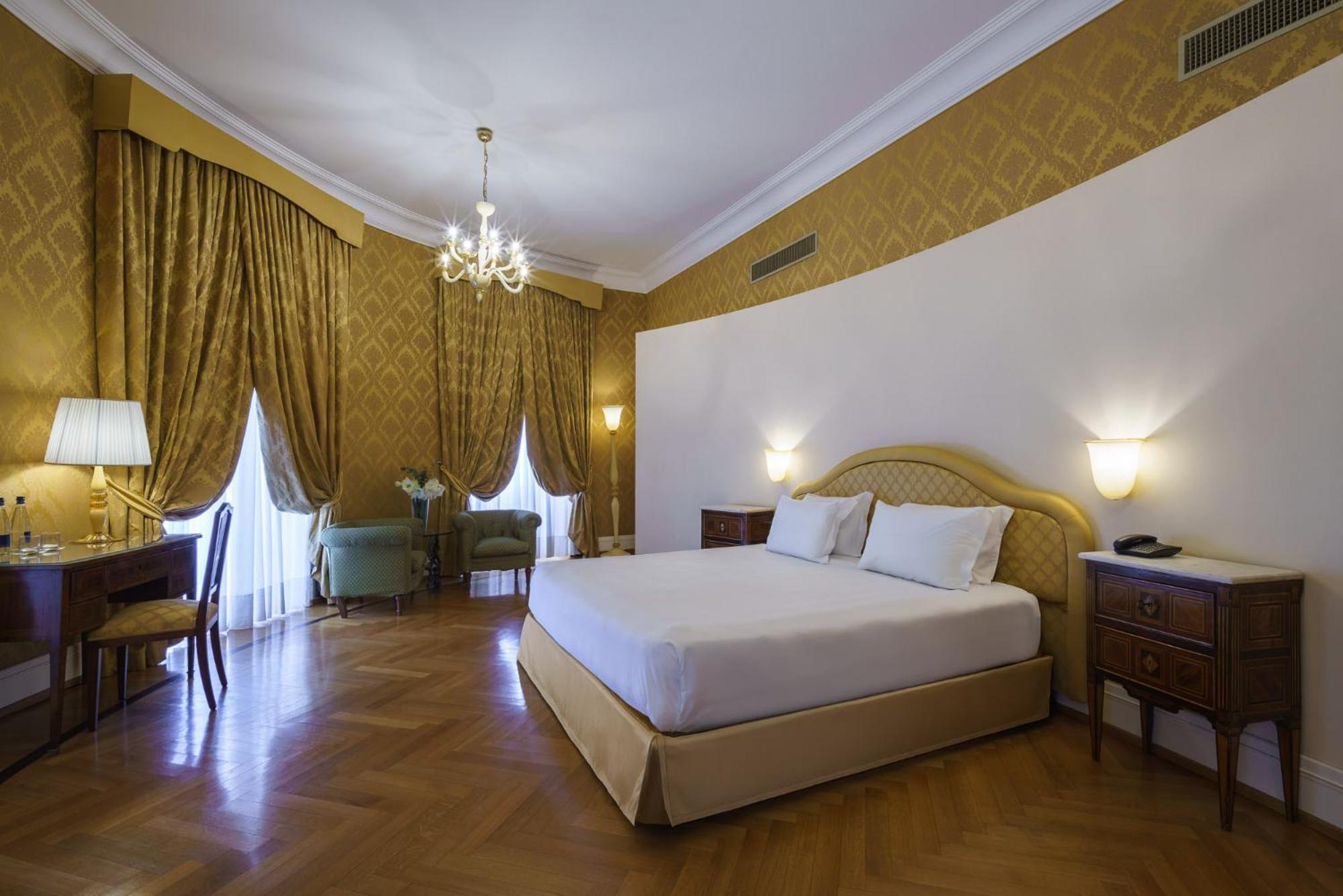 ยูโรสตาร์ส เอ็กเซลซิออร์ โฮเต็ล Hotel เนเปิลส์ ภายนอก รูปภาพ