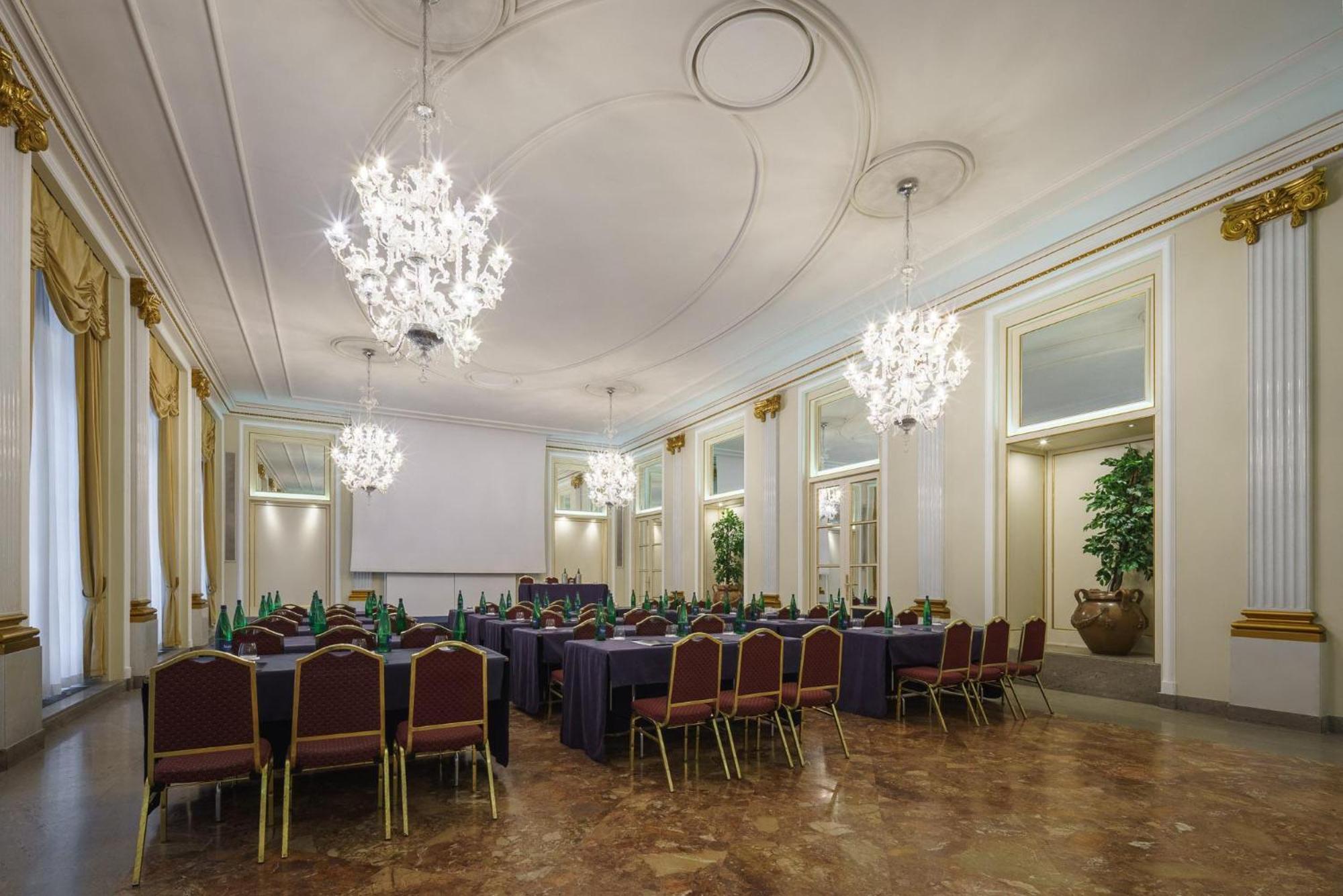 ยูโรสตาร์ส เอ็กเซลซิออร์ โฮเต็ล Hotel เนเปิลส์ ภายนอก รูปภาพ